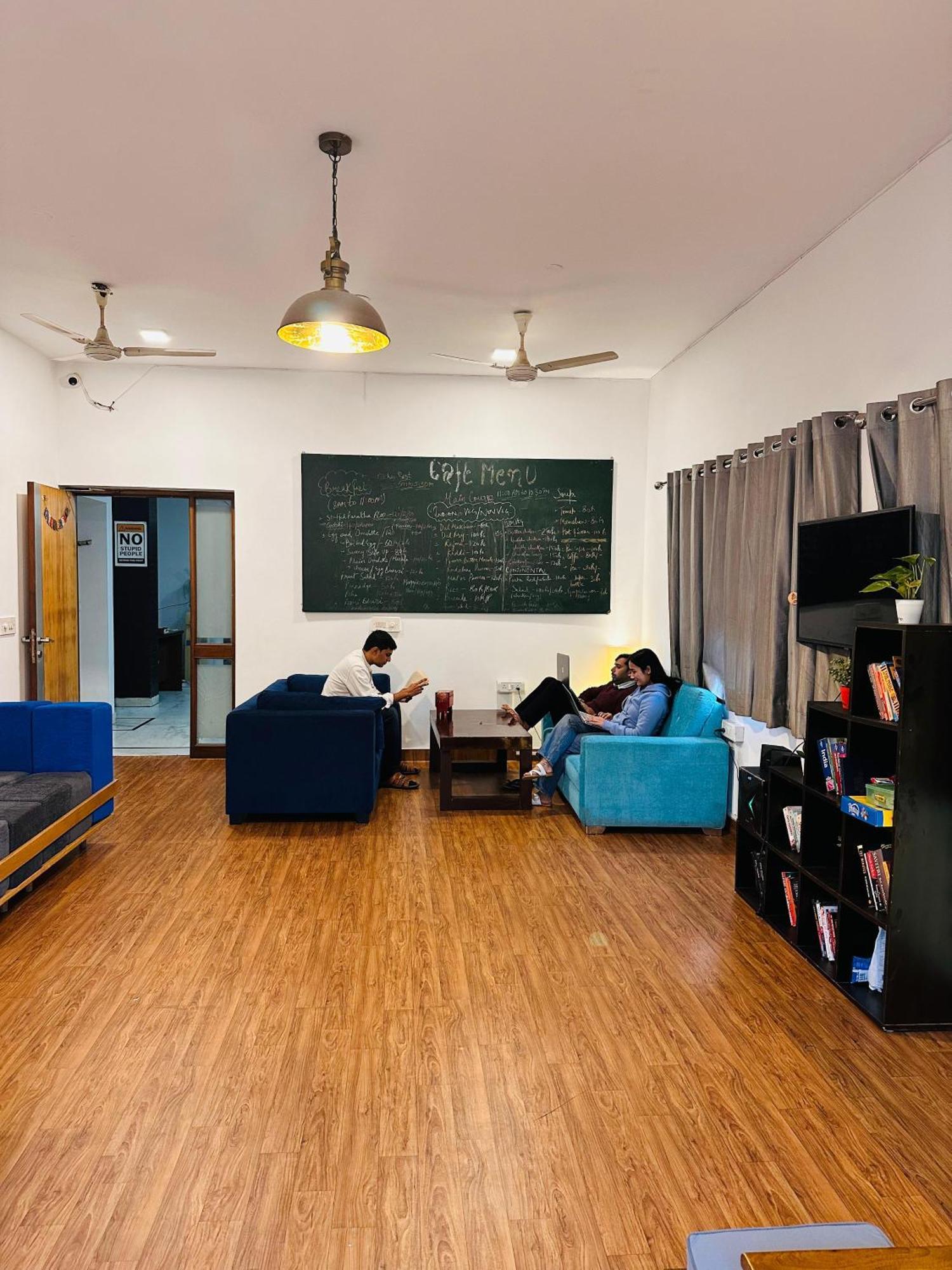 A Sleepy Fox Hostel New Delhi Eksteriør billede